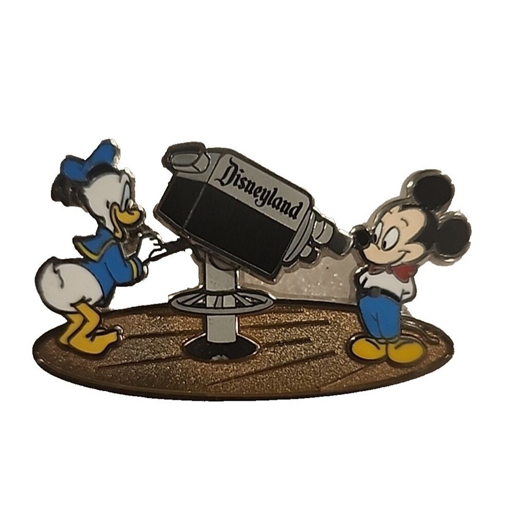 Disney Pin Donald Mickey Television Cameraman Eras 100 Limited Release 153565